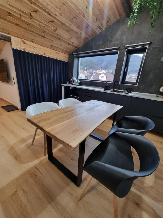 Casa Chiper - Attic Apartment With View บราชอฟ ภายนอก รูปภาพ